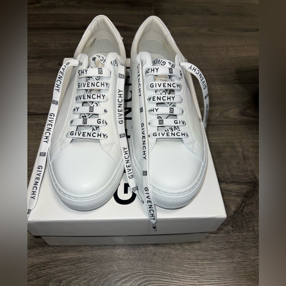 BRAND NEW! GIVENCHY
Women's White Urban Street Leather Platform Sneakers